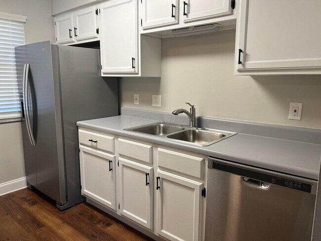 Building Photo - 700 Alta View Ct