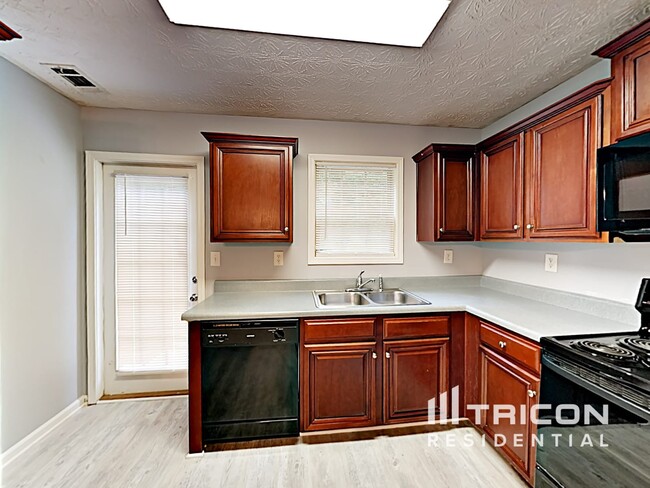 Building Photo - 1038 Wedgewood Ct NE