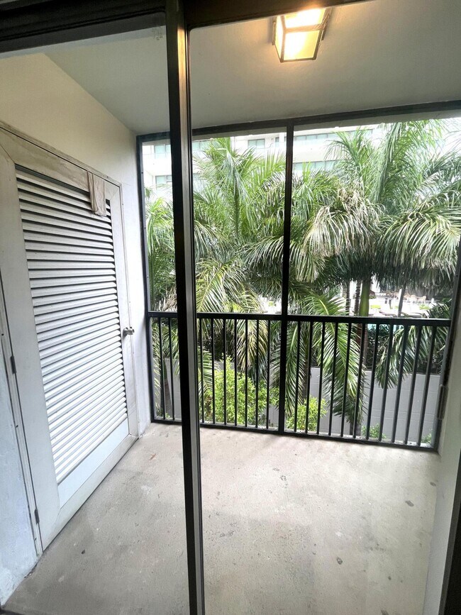 Building Photo - 1527 S Flagler Dr