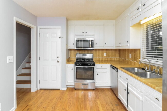 Building Photo - 2979 Mike Dr