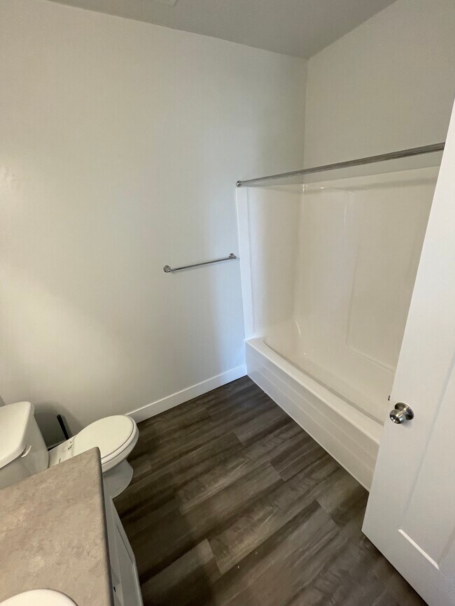 Building Photo - H-204