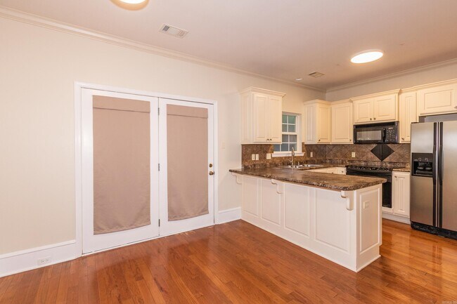 Building Photo - 7106 Ohio St