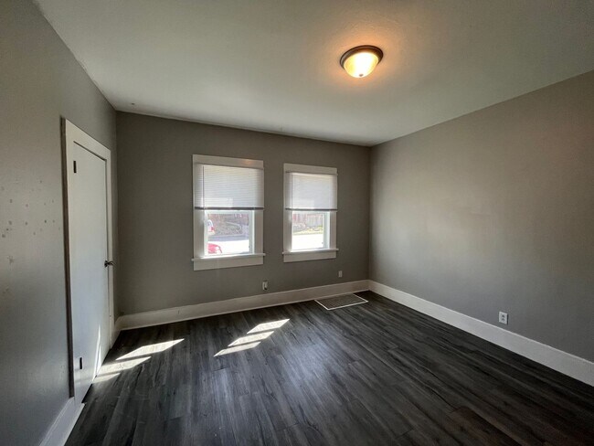 Building Photo - 3 Bedroom 1 Bath House in Davenport!