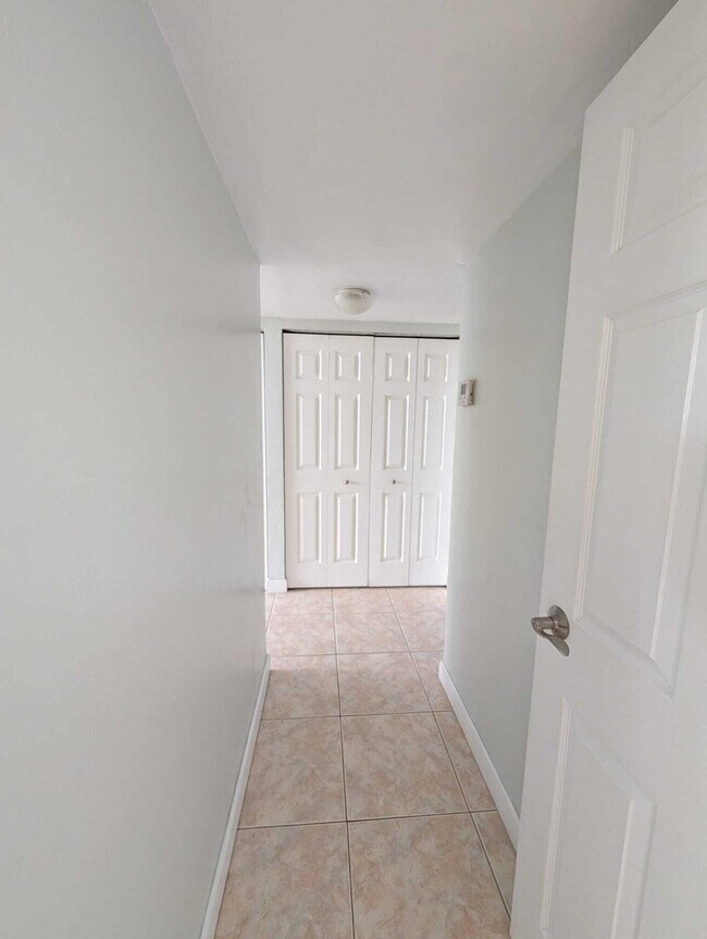 Building Photo - 1470 NE 125th Terrace