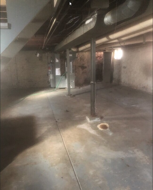 Building Photo - 8506 Drury Ln