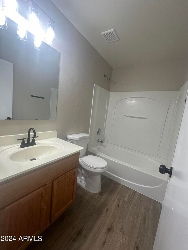 Building Photo - 2488 E Meadow Lark Way