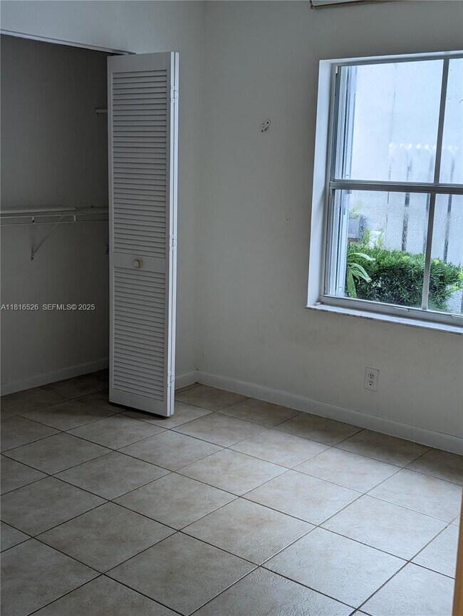 Building Photo - 876 Sand Creek Cir