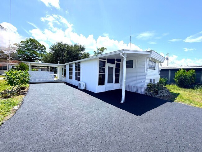 Building Photo - 102 Lantern Pl