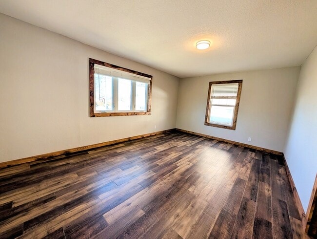 Building Photo - 906 S 1st St