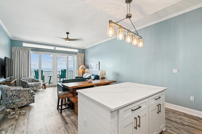 Building Photo - 9815 S Thomas Dr