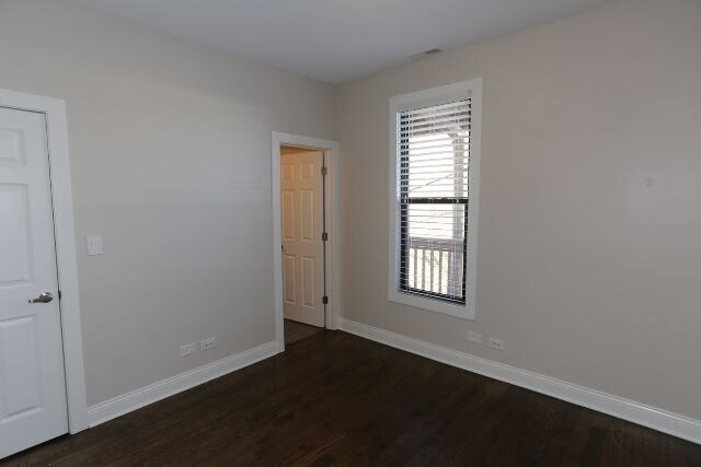 Building Photo - 1218 W Diversey Pkwy