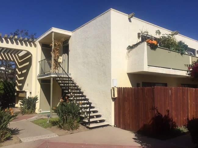 Building Photo - Manzana