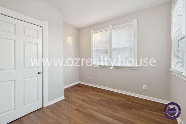 Building Photo - 740 Parker Ave