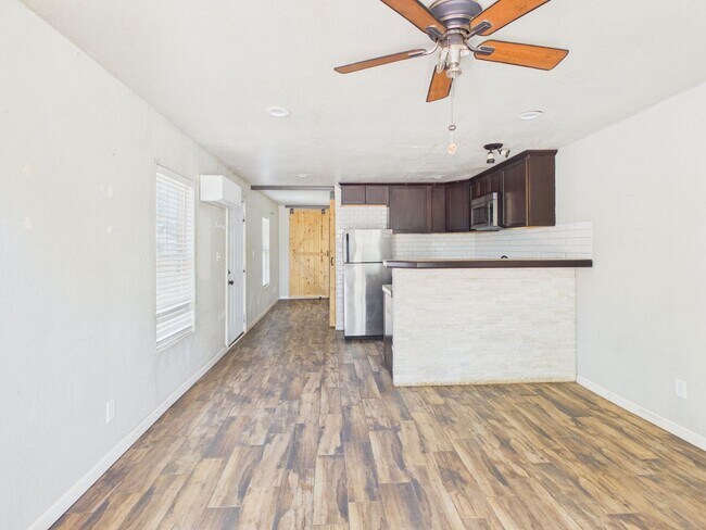 Building Photo - 313 SW 35th Ave
