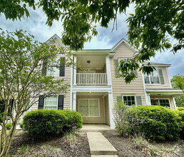 Building Photo - Charming two bedroom Townhome in Universit...