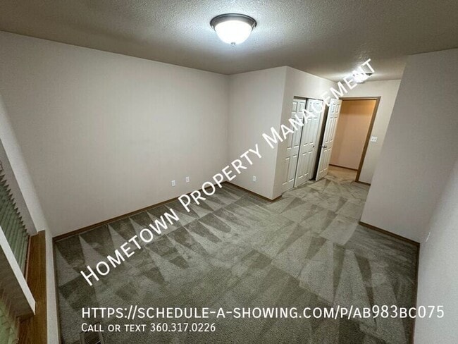 Building Photo - 9420 Fairhill Dr NE