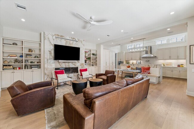 Building Photo - 1136 Woodland St