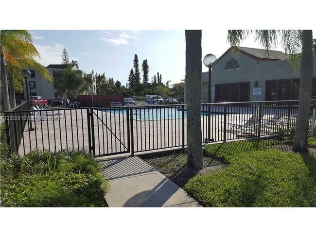 Building Photo - 212 Lake Pointe Dr