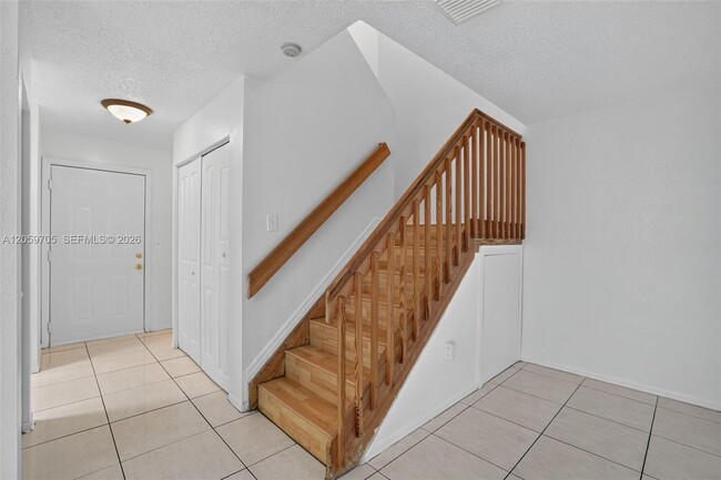 Building Photo - 6225 SW Kendale Lakes Cir