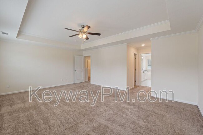 Building Photo - 585 Hampton Dr