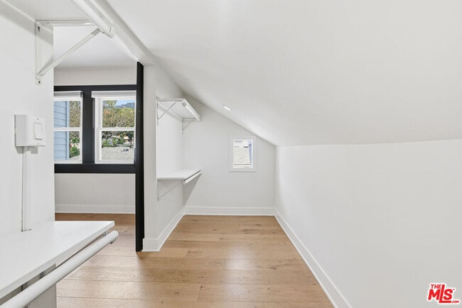 Building Photo - 5226 Rockland Ave