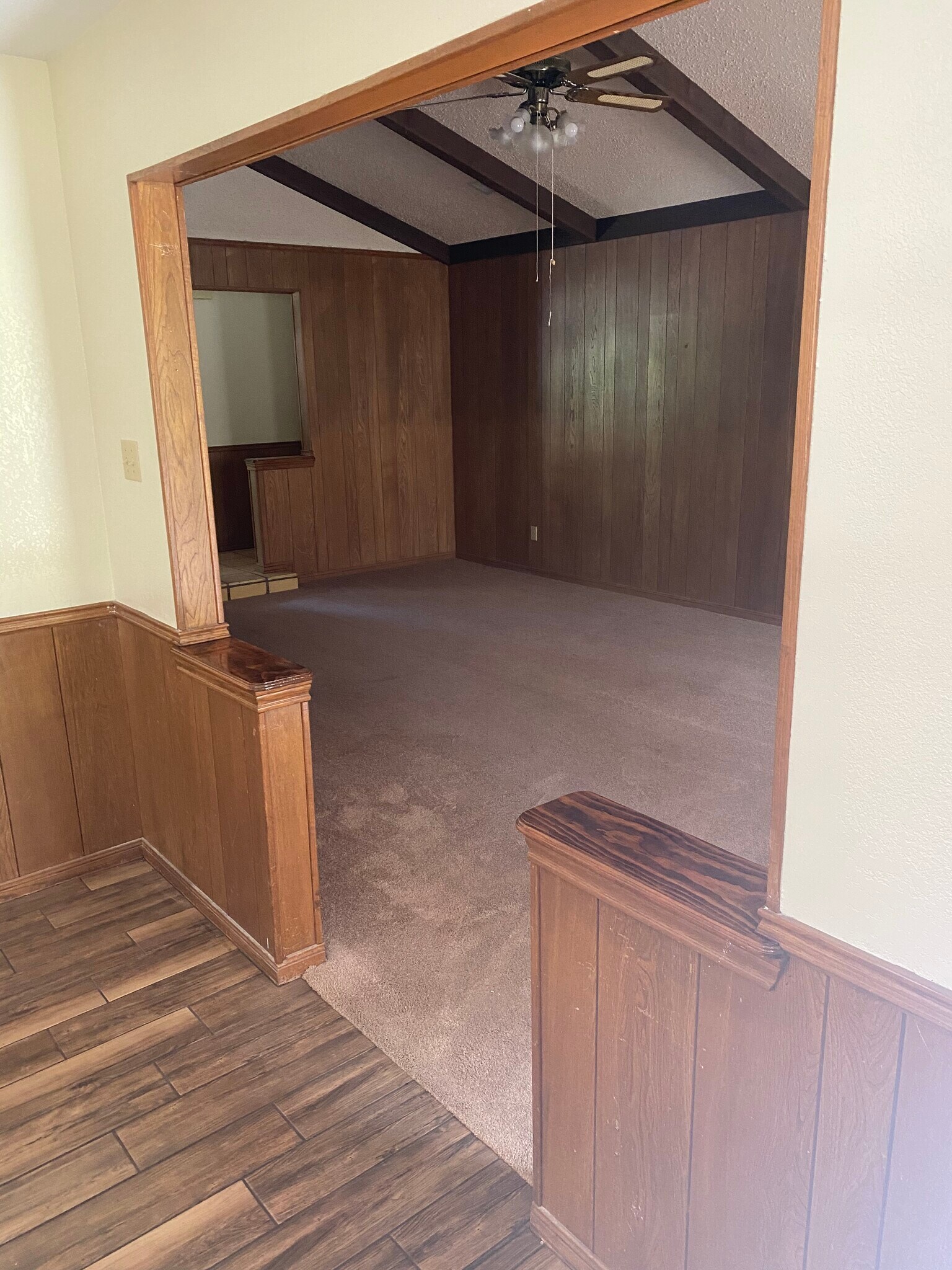 1st Living room - 827 Cliffside Dr