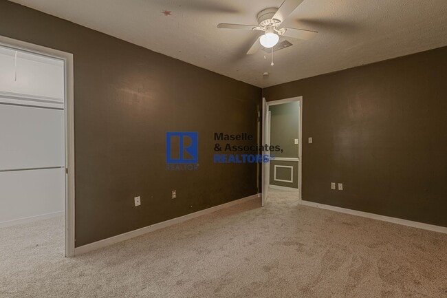 Building Photo - 5 Bedroom/2 Bath Home in Bellegrove Subdiv...