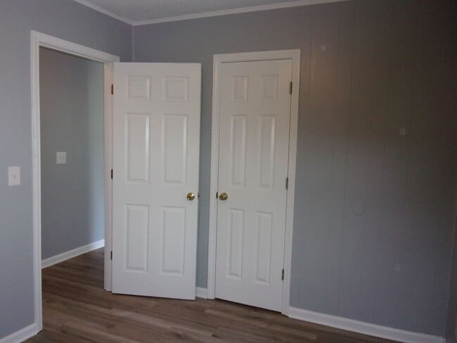 Building Photo - 3 Bedroom 1 Bath Home Recently Updated
