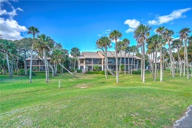 Building Photo - 233 NE Edgewater Dr