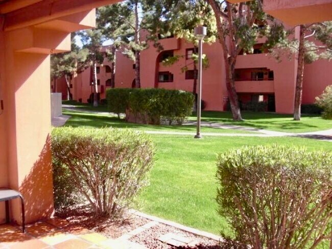 Building Photo - 4303 E Cactus Rd