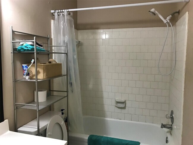 Building Photo - 2403 Chimneystone Cir