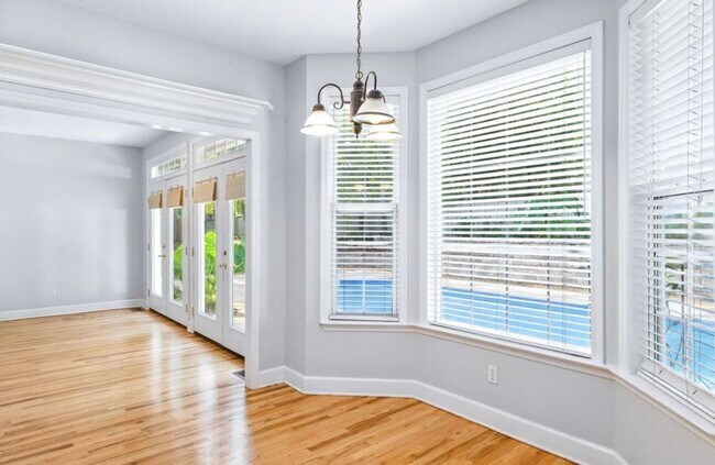 Building Photo - The Perfect Tallahassee 4 BR Family Home with Pool, Porch & Privacy