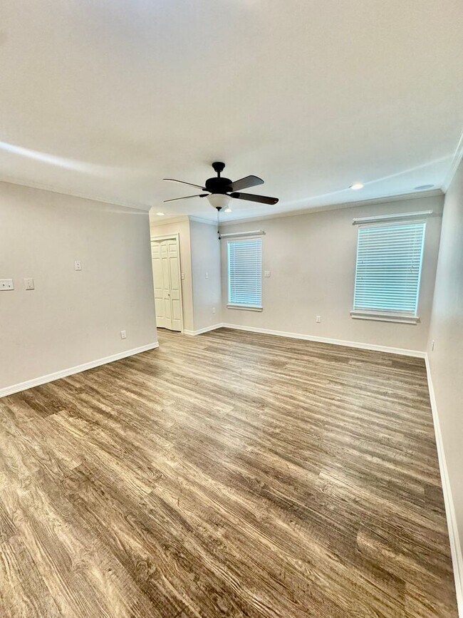 Building Photo - Elegant Estate in the Country Club Setting-Mother in law suite