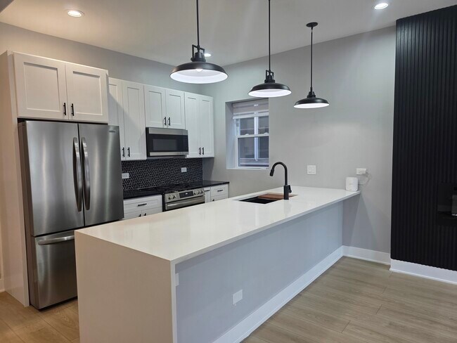 Building Photo - 6649 S Woodlawn Ave