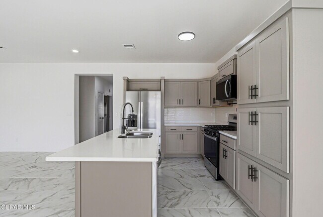 Building Photo - 15052 Destination Ave