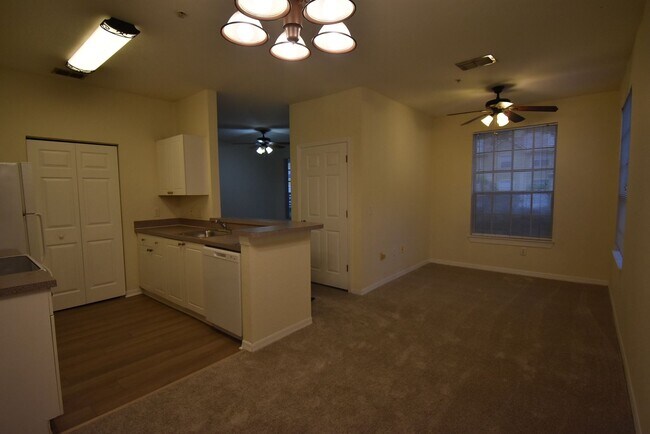 Building Photo - 850 Grand Regency Pointe