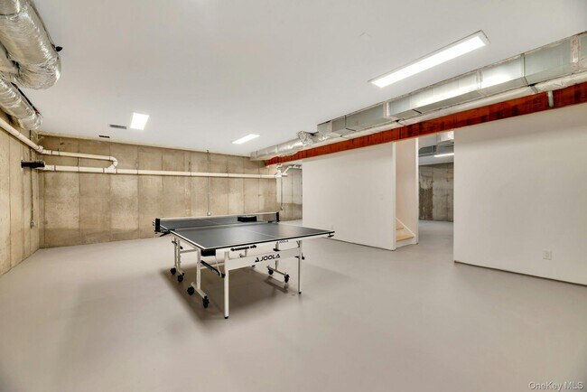 Building Photo - 420 Old Farm Rd