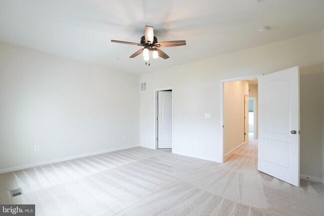 Building Photo - 2038 Twisted Oak Pl