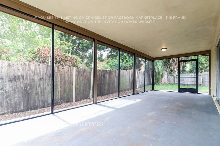 Building Photo - 1030 Oakwood Dr