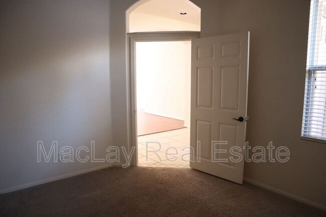 Building Photo - 3820 S Barberry Pl
