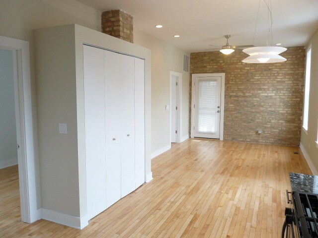 Primary Photo - 1423 N Cleaver St