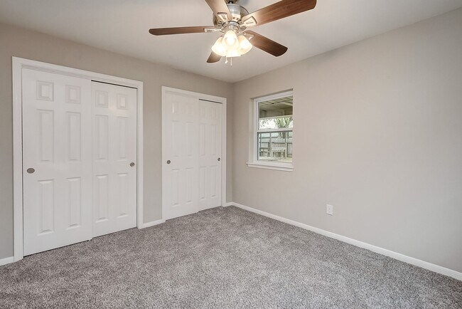 Building Photo - 158 Bluebonnet St