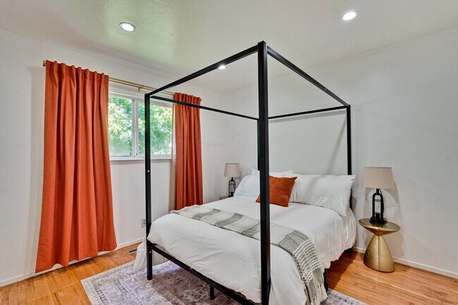 Building Photo - 6402 Tamalpais Ave