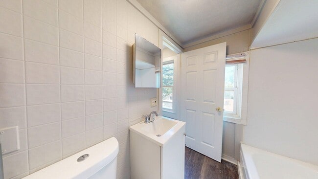 Building Photo - Denison/W.73rd neighborhood - updated 3 be...