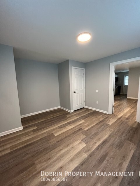 Building Photo - Updated 1 bed Near Downtown in a Neighborh...