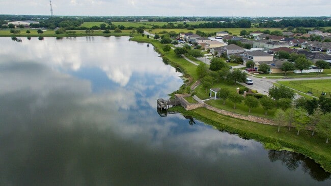 Building Photo - Elegant 2 bedrooms/2 bath condo located in St. Cloud with 1-Car garage