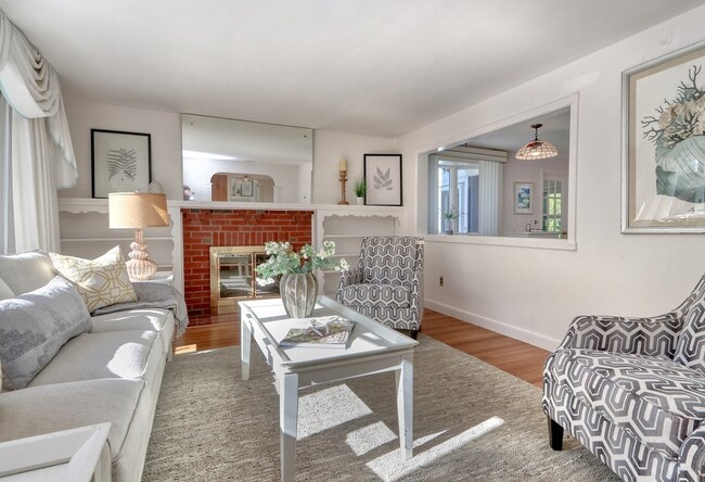 Building Photo - 33 Hillcrest Rd