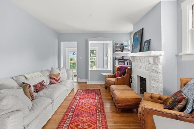 Building Photo - Walk to Hillsboro Village – 24th Ave S Gem!