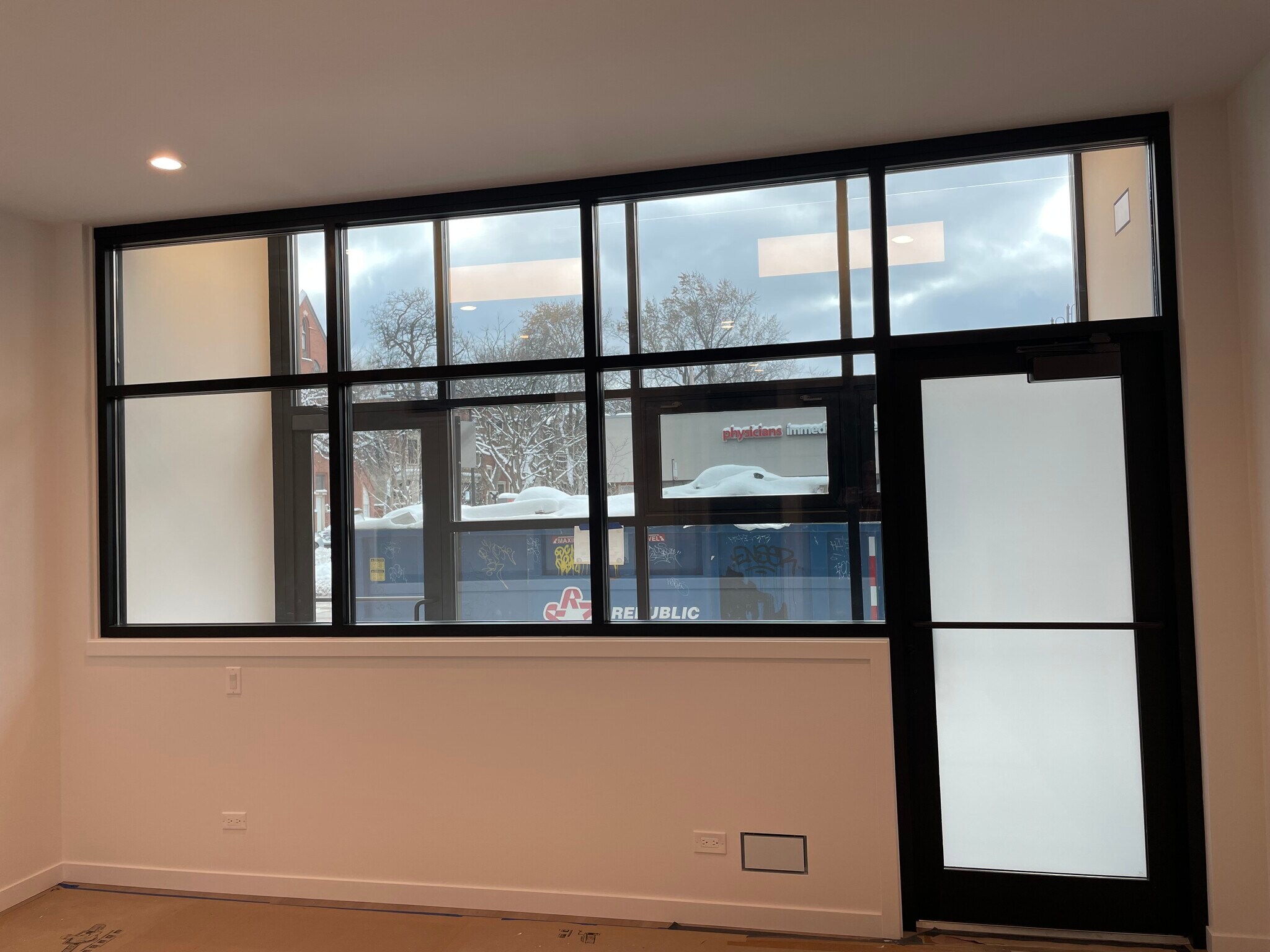 Building Photo - 934 W Diversey Pky