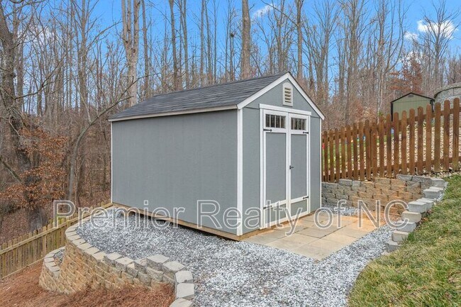 Building Photo - 1103 Magenta Way